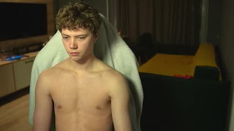 OLIVERpvt is open online show from 12/17/25, 03:12