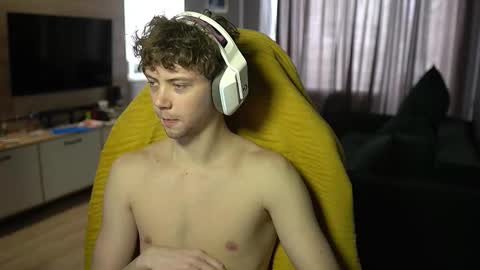 OLIVERpvt is open online show from 03/08/26, 08:18