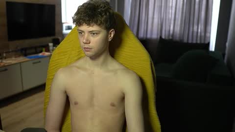 OLIVERpvt is open online show from 03/14/26, 08:09