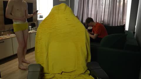 OLIVERpvt is open online show from 03/15/26, 12:11