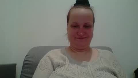 Melisa online show from 10/09/25, 03:04