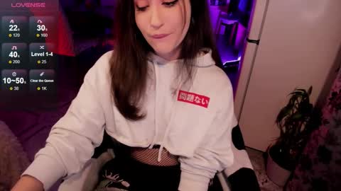 Snapshot of _sserendipityy_ chatting on 10/15/25, 03:56 _sserendipityy_ online show from 10/15/25, 03:56