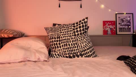 Ann online show from 11/18/25, 06:01