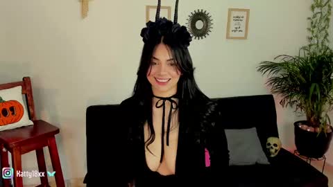 Snapshot of _sweet_kitty1 chatting on 10/31/25, 02:40 online show from 10/31/25, 02:40