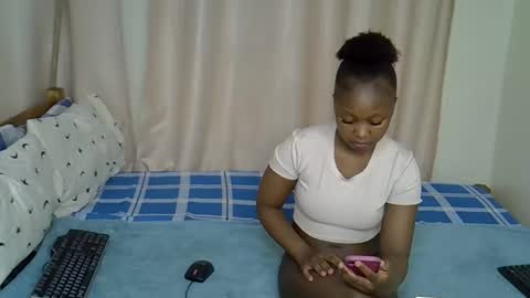 Snapshot of _sweetums chatting on 09/30/25, 10:48 Rosy Steph online show from 09/30/25, 10:48