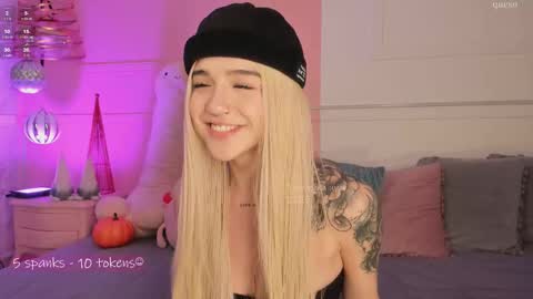 _tammarra_ online show from 12/17/25, 06:47