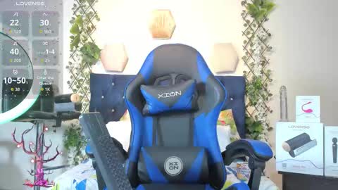 Snapshot of _taylor_black chatting on 11/22/25, 03:33 Taylor online show from 11/22/25, 03:33