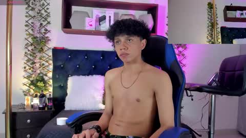 Snapshot of _taylor_black chatting on 12/04/25, 10:40 Taylor online show from 12/04/25, 10:40