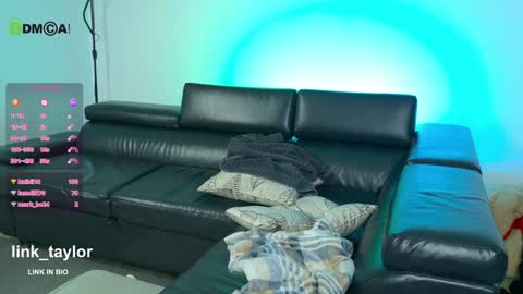 Snapshot of _taylormoon chatting on 11/15/25, 10:15 Link Taylor online show from 11/15/25, 10:15