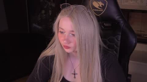 Snapshot of _that_witch_ chatting on 04/17/26, 05:54 MIRA online show from 04/17/26, 05:54