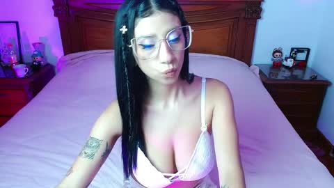 Snapshot of _the_dark_side_of_the_moon_ chatting on 04/02/26, 01:58 _the_dark_side_of_the_moon_ online show from 04/02/26, 01:58