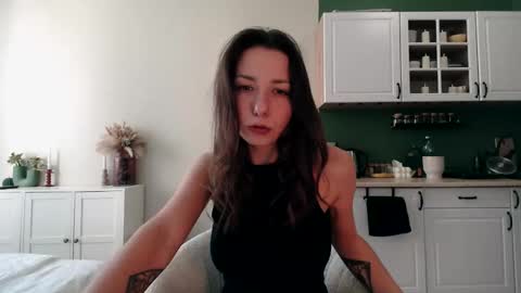 Mia online show from 03/12/26, 02:45