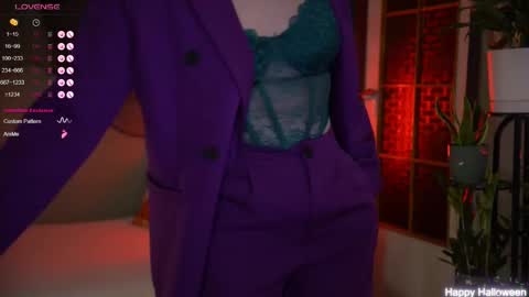 Evi online show from 10/31/25, 08:10