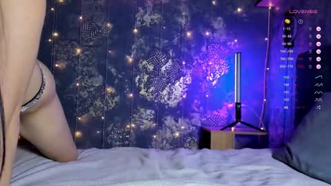 Snapshot of _thenightmoon_ chatting on 11/20/25, 01:55 _thenightmoon_ online show from 11/20/25, 01:55