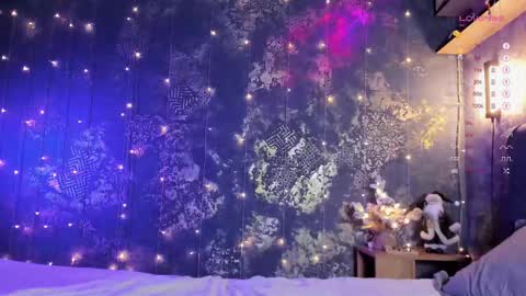 Snapshot of _thenightmoon_ chatting on 12/18/25, 01:55 _thenightmoon_ online show from 12/18/25, 01:55