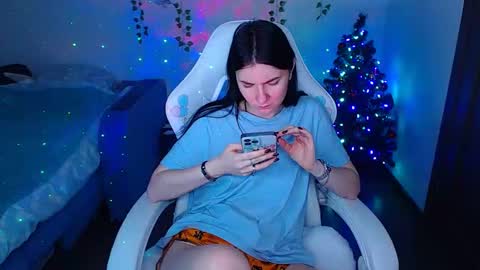 _thesamedaniellatrue_ online show from 12/15/25, 02:10