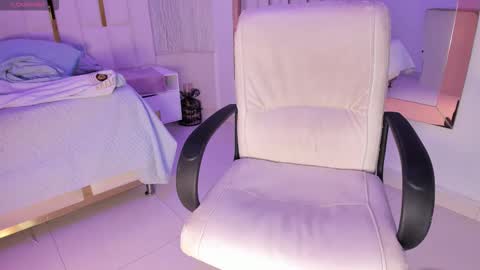 Snapshot of _tinyrousse_ chatting on 01/11/26, 07:08 Rousse online show from 01/11/26, 07:08