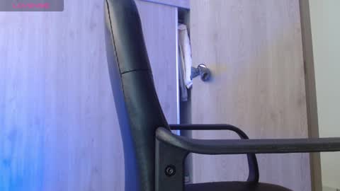 Snapshot of _tinyrousse_ chatting on 03/03/26, 07:09 Rousse online show from 03/03/26, 07:09