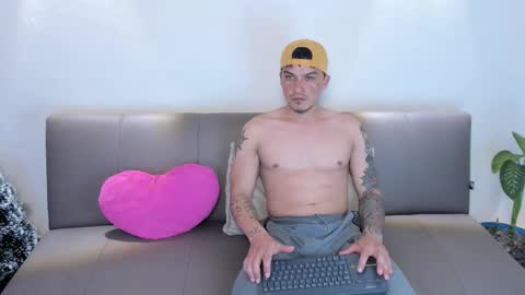 Snapshot of _tommyandgrace chatting on 12/05/25, 03:48 Tommy and Grace online show from 12/05/25, 03:48