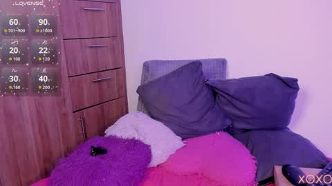 Snapshot of _urcutekitty chatting on 04/09/26, 05:07 online show from 04/09/26, 05:07