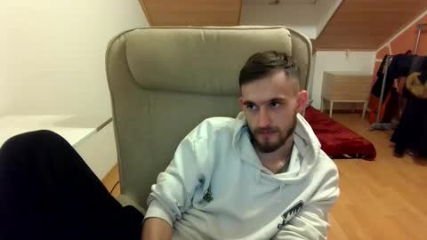 Snapshot of _v_l_a_d_ chatting on 02/01/25, 06:29 Vlad online show from 02/01/25, 06:29