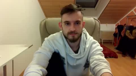 Snapshot of _v_l_a_d_ chatting on 02/03/25, 01:19 Vlad online show from 02/03/25, 01:19