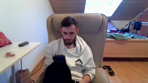 Snapshot of _v_l_a_d_ chatting on 02/17/25, 04:15 Vlad online show from 02/17/25, 04:15