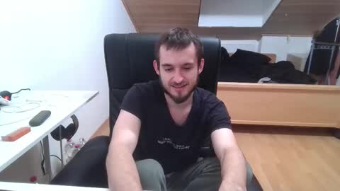Snapshot of _v_l_a_d_ chatting on 10/13/25, 06:41 Vlad online show from 10/13/25, 06:41