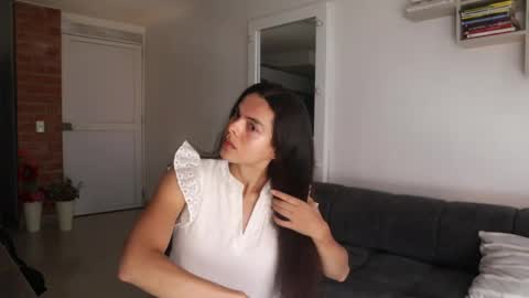 Anastasia Vahos online show from 05/25/26, 05:19