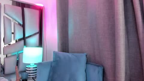 Snapshot of _valeria_saenz_ chatting on 04/11/26, 07:56 _valeria_saenz_ online show from 04/11/26, 07:56