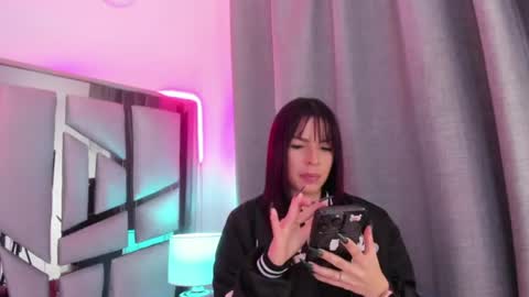 Snapshot of _valeria_saenz_ chatting on 06/25/26, 03:28 _valeria_saenz_ online show from 06/25/26, 03:28