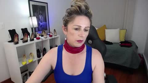 Snapshot of _victoria_collins chatting on 01/08/25, 03:50 Sol online show from 01/08/25, 03:50