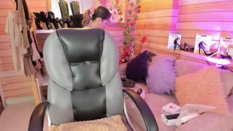 Snapshot of _victoria_collins chatting on 06/22/26, 10:56 Sol online show from 06/22/26, 10:56