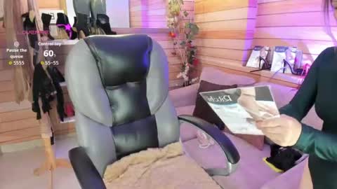 Snapshot of _victoria_collins chatting on 07/05/26, 10:33 Sol online show from 07/05/26, 10:33