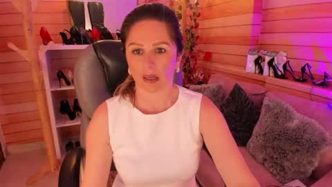 Snapshot of _victoria_collins chatting on 07/21/26, 10:06 Sol online show from 07/21/26, 10:06
