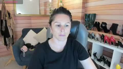 Snapshot of _victoria_collins chatting on 07/30/26, 09:52 Sol online show from 07/30/26, 09:52
