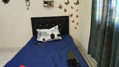 Snapshot of _victoriia_971 chatting on 02/18/25, 12:17 _victoriia_971 online show from 02/18/25, 12:17