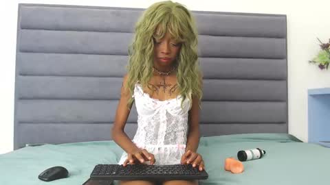 Snapshot of _violet_moon1 chatting on 02/22/25, 09:59 _violet_moon1 online show from 02/22/25, 09:59