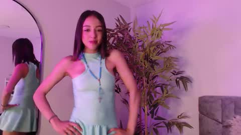 Snapshot of _violeta_owo_ chatting on 09/09/25, 12:15 Evelyn online show from 09/09/25, 12:15