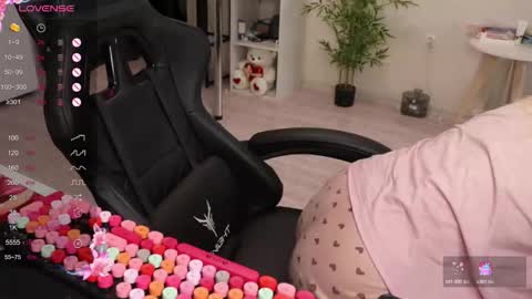 Alis online show from 11/26/25, 10:27