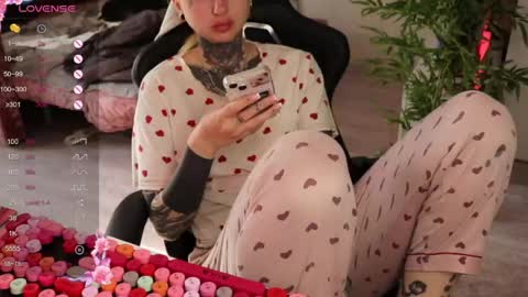 Alis online show from 05/06/26, 01:49