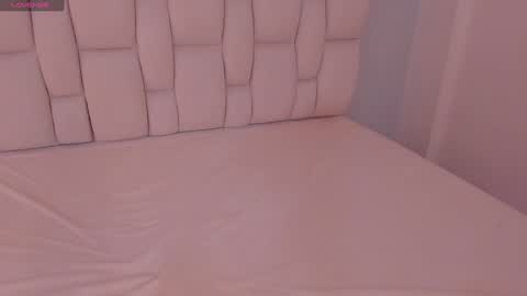 Snapshot of _vix555_ chatting on 12/18/24, 08:57 Vix online show from 12/18/24, 08:57