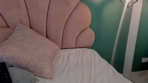 Snapshot of _vix555_ chatting on 01/15/25, 12:04 Vix online show from 01/15/25, 12:04