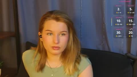 _watchmesmile_ online show from 05/13/26, 04:54