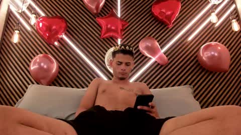 Snapshot of _white_fox_ chatting on 02/15/25, 12:22 white fox online show from 02/15/25, 12:22