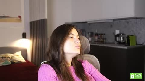 Snapshot of _whoareu_ chatting on 10/05/25, 11:30 Kristina online show from 10/05/25, 11:30