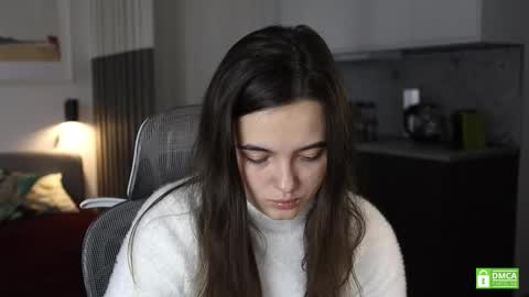 Snapshot of _whoareu_ chatting on 10/11/25, 12:04 Kristina online show from 10/11/25, 12:04