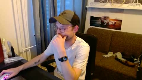 Snapshot of _whoisthatguy_ chatting on 06/08/26, 05:57 _whoisthatguy_ online show from 06/08/26, 05:57