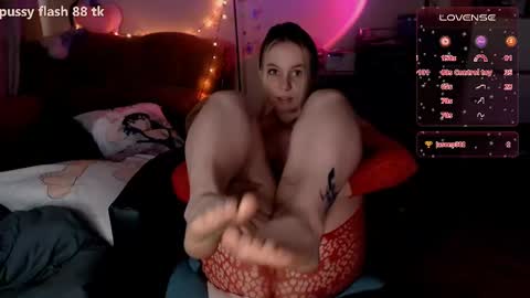 Snapshot of _wikki_ chatting on 02/15/25, 06:12 Tory lavender - MV online show from 02/15/25, 06:12