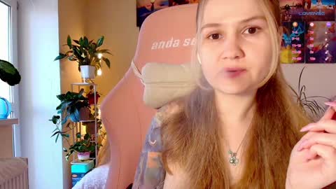 Enni online show from 10/03/25, 07:38